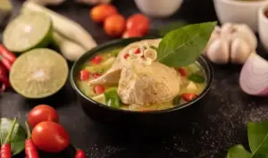 Ilustrasi kaldu ayam. Foto: Freepik