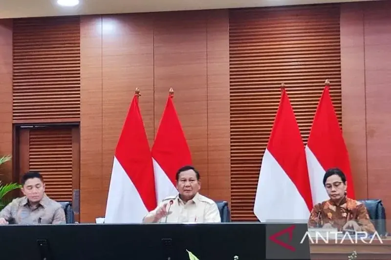 PRESIDEN Prabowo Subianto memberikan keterangan pers di Kementerian Keuangan Jakarta, Selasa, (31/12/2024).* ANTARA/Mentari Dwi Gayati