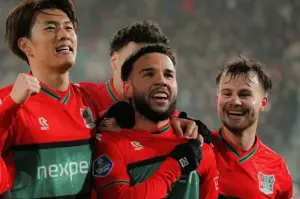 Selebrasi Calvin Verdonk setelah mencetak gol ketiga saat Nijmegen menang 4-1 atas Fortuna Sittard dalam pertandingan Liga Belanda 2024/25 yang berlangsung di Gofferstadion, Minggu (19/1/2025). X/N.E.C Nijmegen