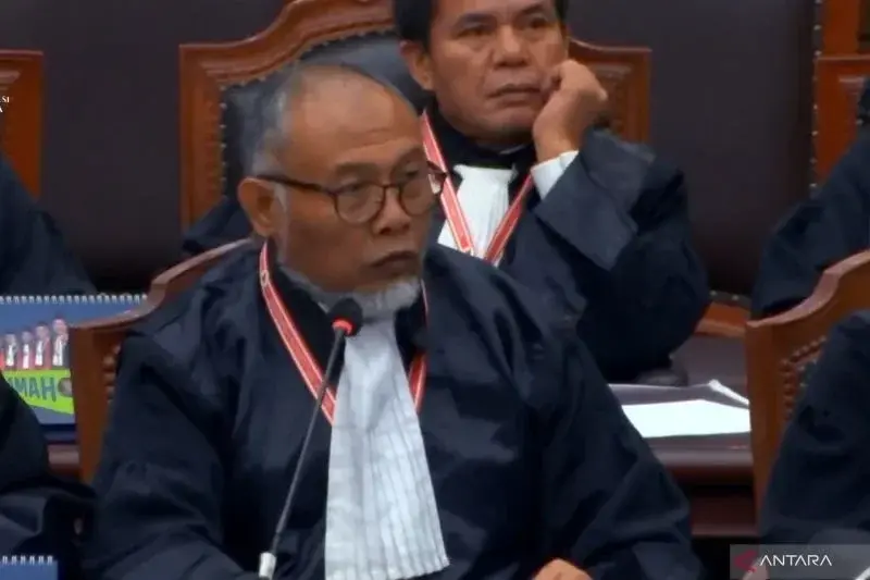 Tangkapan layar - Bambang Widjojanto selaku kuasa hukum Pasangan Calon Gubernur dan Wakil Gubernur Sumatera Utara Nomor Urut 2 Edy Rahmayadi dan Hasan Basri Sagala menyampaikan permohonan kliennya dalam sidang pemeriksaan pendahuluan sengketa Pilkada 2024 di Gedung I Mahkamah Konstitusi, Jakarta Senin (13/1/2025). ANTARA/Fath Putra Mulya