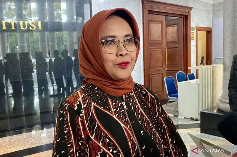 akim Konstitusi dan Juru Bicara Mahkamah Konstitusi Enny Nurbaningsih menjawab pertanyaan wartawan di Gedung I MK, Jakarta, Kamis (16/1/2025). (ANTARA/Fath Putra Mulya)