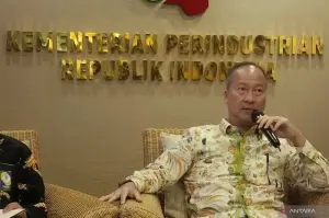 Menteri Perindustrian (Menperin) Agus Gumiwang Kartasasmita saat jumpa pers di Jakarta, Rabu (8/1/2025) (ANTARA/Muzdaffar Fauzan)