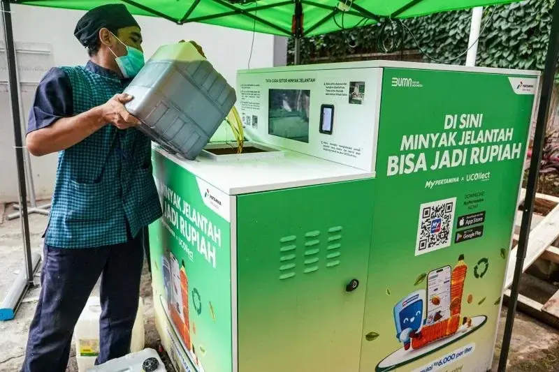Program pengumpulan minyak jelantah atau used cooking oil (UCO) hasil konsumsi rumah tangga atau Green Movement UCO yang dilaksanakan PT Pertamina Patra Niaga. ANTARA/HO-PT Pertamina Patra Niaga