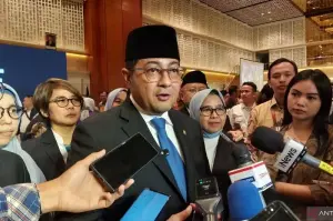 Menteri Ekonomi Kreatif/Ketua Badan Ekonomi Kreatif Teuku Riefky Harsya saat ditemui media dalam acara pelantikan pejabat tinggi di lingkungan Kementerian Ekonomi Kreatif, di Jakarta, Senin (6/1/2025) (ANTARA/Fitra Ashari)