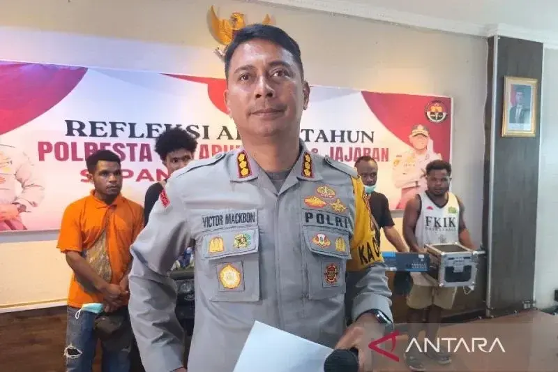 Kapolresta Jayapura Kota Kombes Pol. Victor Mackbon. *(ANTARA/Evarukdijati)