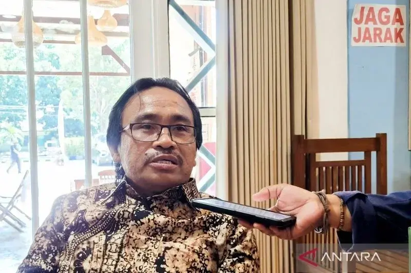 Ketua Bawaslu Situbondo Ahmad Faridl Ma'ruf.* ANTARA/Novi Husdinariyanto