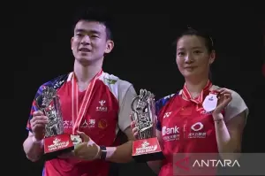 Arsip Foto - Pebulu tangkis ganda campuran China Zheng Si Wei (kiri) dan Huang Ya Qiong (kanan).* ANTARA FOTO/Aprillio Akbar/YU/am.