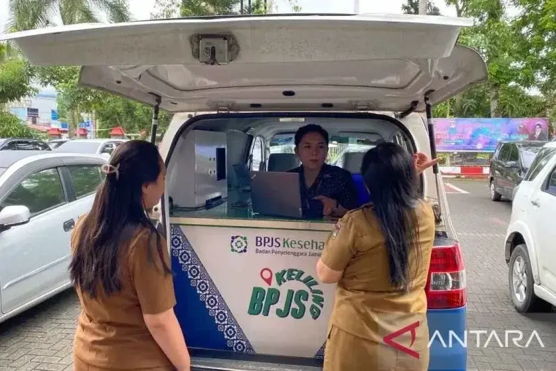 Badan Penyelenggara Jaminan Sosial (BPJS) Kesehatan Cabang Tondano, Sulawesi Utara menghadirkan layanan langsung program BPJS Keliling di Kantor Bupati Minahasa. ANTARA/HO-BPJS Kesehatan Tondano