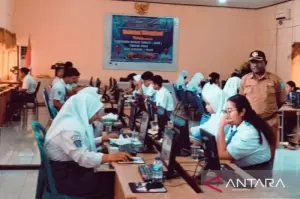 Pelaksanaan layanan digitalisasi pendidikan siswa SMA Negeri 1 Biak, Papua mengikuti Asesmen Nasional Berbasis Komputer.ANTARA/Muhsidin (foto)