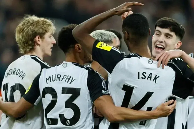 Para pemain Newcastle United berselebrasi di akhir pertandingan setelah memastikan kemenangan 3-0 atas Wolves di Stadion St. James Park, Kamis dini hari WIB (16/1/2025). ANTARA/@NUFC (@NUFC)
