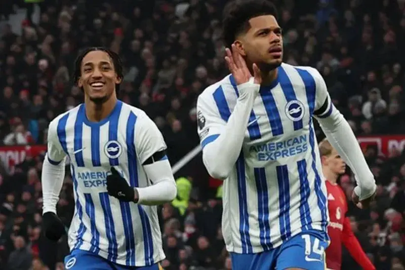 Pemain Brighton, Georginio Rutter (kanan), berselebrasi setelah mencetak gol ke gawang Manchester United saat matchday ke-21 Liga Premier Inggris di Old Trafford, Minggu WIB (20/1/2022). Brighton menang 3-1 atas MU. ANTARA/X/@OfficialBHAFC (@OfficialBHAFC)