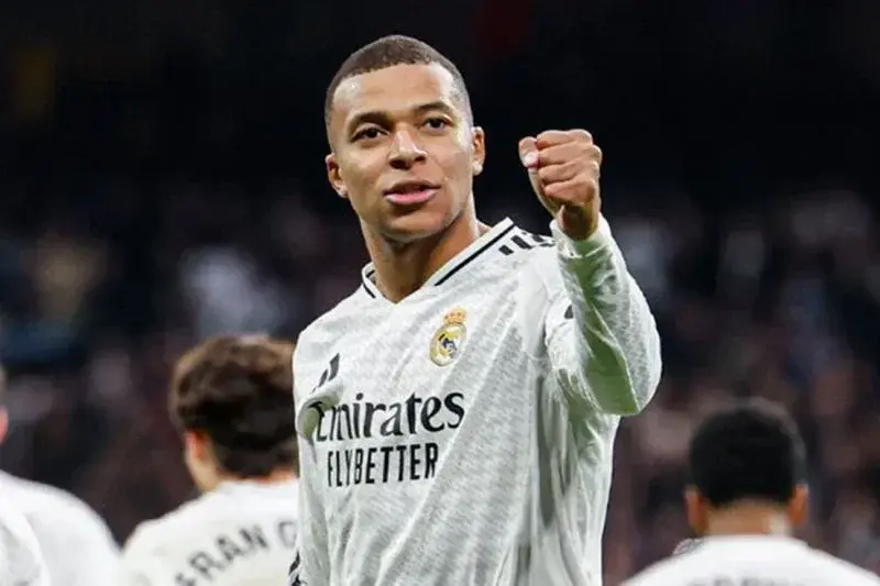 Penyerang Real Madrid Kylian Mbappe mengepalkan tangan saat selebrasi setelah mencetak gol ke gawang Las Palmas dalam pertandingan pekan ke-20 Liga Spanyol di Stadion Santiago Bernabeu, Senin dini hari WIB (20/1/2024). Real Madrid menang telak 4-1. ANTARA/X/@realmadrid (@realmadrid)