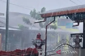 Hujan di Kota Kupang. ANTARA/Aloysius Lewokeda