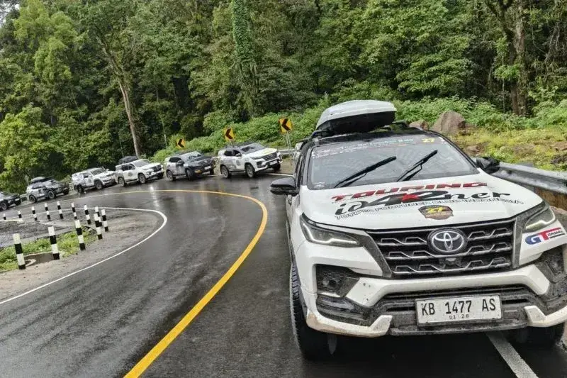 Turing komunitas Toyota Fortuner ID42NER (ANTARA/HO)