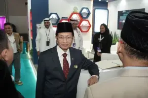Menteri Agama Nasaruddin Umar saat menghadiri pameran haji yang diselenggarakan di Arab Saudi. (ANTARA/HO-Kemenag)