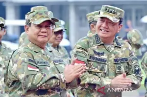 Foto arsip - Menko Polkam Budi Gunawan (kanan) dan Presiden Prabowo Subianto (kiri).* ANTARA/HO-Humas Kemenko Polkam RI.