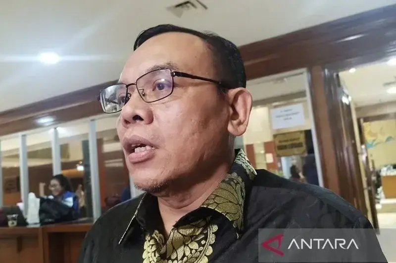 Ketua Komisi VII DPR RI Saleh Partaonan Daulay di Kompleks Parlemen, Jakarta.* ANTARA/Bagus Ahmad Rizaldi
