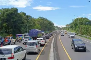 Kondisi Tol Cipularang padat akibat peristiwa kecelakaan beruntun. ANTARA/HO-Jasa Marga