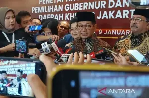 Gubernur Terpilih Daerah Khusus Jakarta (DKJ) Pramono Anung memberi keterangan kepada media di Jakarta, Kamis (9/1/2025). ANTARA/Khaerul Izan (H)