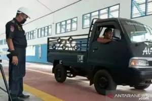 Suasana pemeriksaan kendaraan atau uni KIR di Pekanbaru yang gratis sejak tahun 2024 hingga sekarang. (ANTARA/HO-Dishub Pekanbaru)