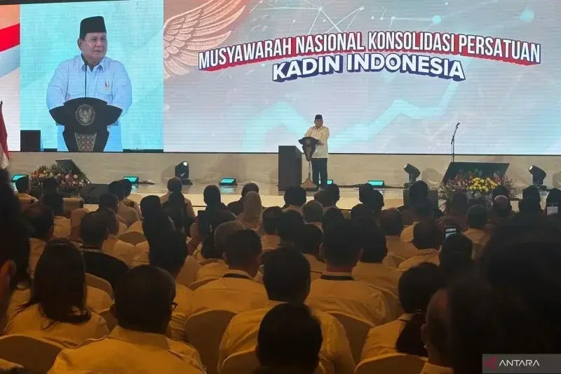 Presiden RI Prabowo Subianto memberikan sambutan dalam acara Musyawarah Nasional (Munas) Konsolidasi Persatuan Kamar Dagang dan Industri (Kadin) Indonesia, di Mega Kuningan, Jakarta Selatan, Kamis (16/1/2025). ANTARA/Genta Tenri Mawangi