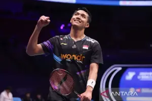 Pebulu tangkis tunggal putra Indonesia Jonatan Christie memastikan tempat semifinal China Masters 2024 setelah mengalahkan wakil tuan rumah yang bermain kidal, Lei Lan Xi, dalam laga di Shenzen pada Jumat (22/112024). ANTARA/HO-PBSI/pri. (ANTARA/HO-PBSI)