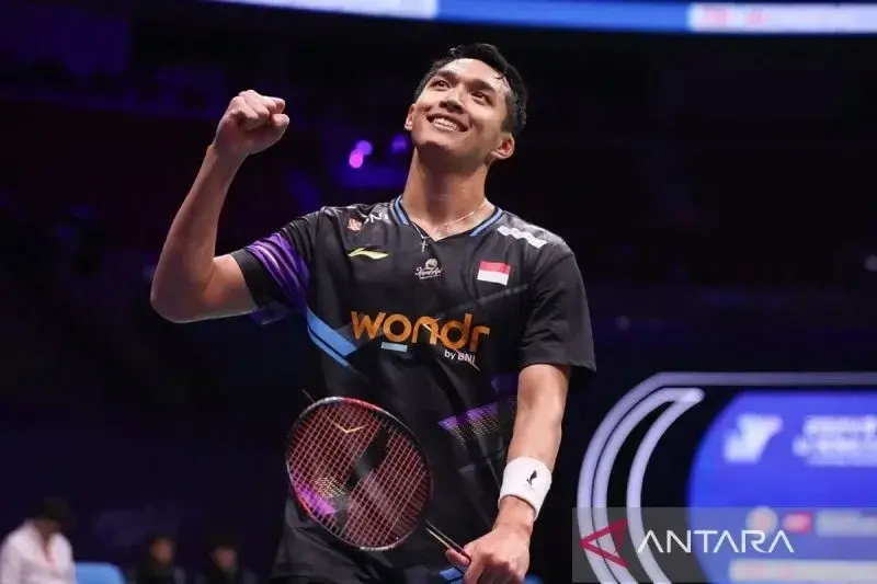 Pebulu tangkis tunggal putra Indonesia Jonatan Christie memastikan tempat semifinal China Masters 2024 setelah mengalahkan wakil tuan rumah yang bermain kidal, Lei Lan Xi, dalam laga di Shenzen pada Jumat (22/112024). ANTARA/HO-PBSI/pri. (ANTARA/HO-PBSI)