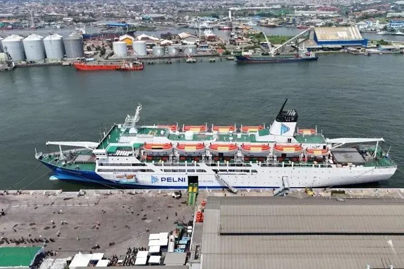 Ilustrasi - Kapal milik Pelni tengah sandar di pelabuhan. ANTARA/HO-Pelni