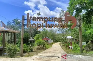 Tampak gerbang Kampung Kopi Luwak berlokasi Desa Prangat Baru, Kabupaten Kutai Kartanegara, Kaltim. (ANTARA/Ahmad Rifandi)