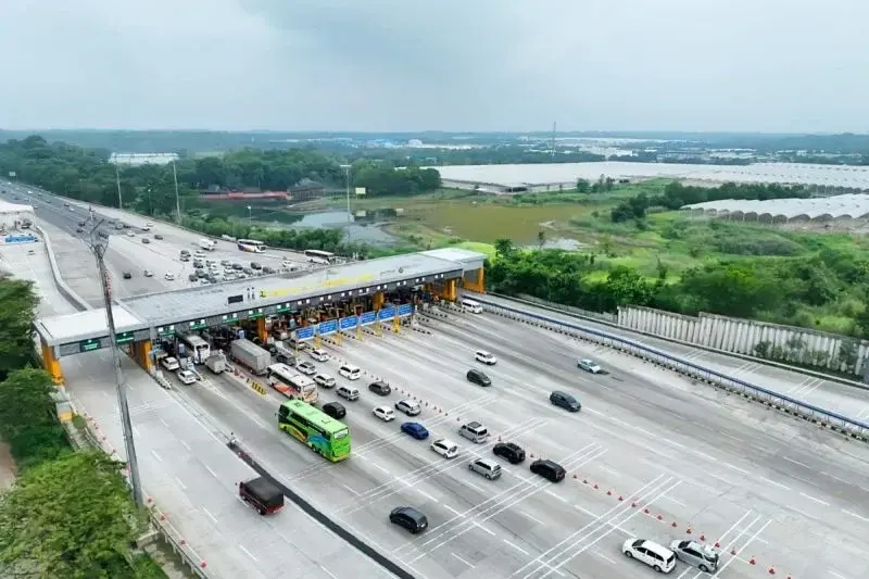 Suasana arus lalu lintas kendaraan di jalan tol. ANTARA/HO-Jasa Marga