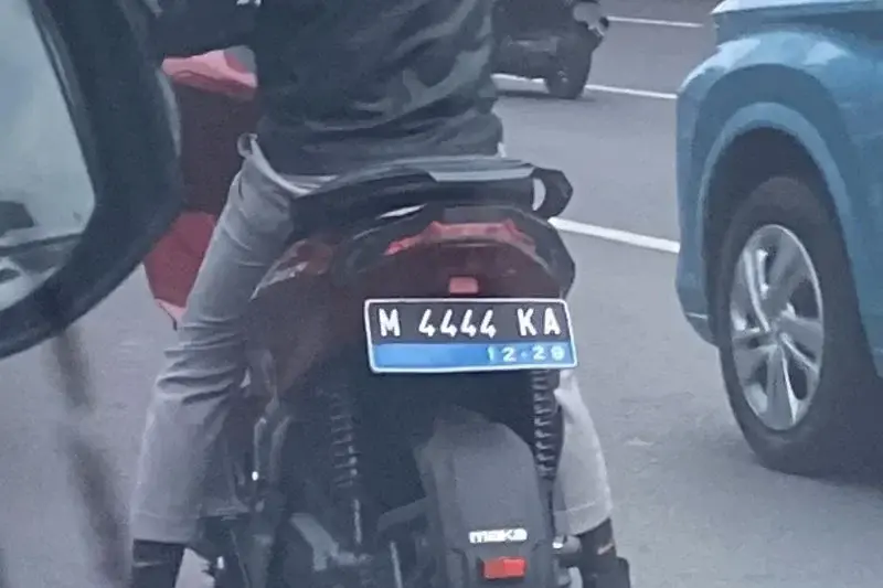 Tangkapan kamera kendaraan elektrik yang sedang uji jalan dan syuting di jalan umum. (ANTARA/Ho-Maka Motors) Tangkapan kamera kendaraan elektrik yang sedang uji jalan dan syuting di jalan umum. (ANTARA/Ho-Maka Motors)
