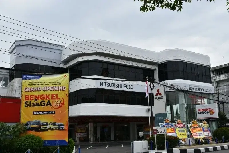 Bengkel Siaga 24 Mitsubishi Fuso di Jl. Mayjend Bambang Soegeng No.7, Mertoyudan, Magelang, Jawa Tengah. (ANTARA/HO/PT Krama Yudha Tiga Berlian Motors)