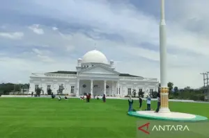Pendopo Merah Putih Kota Bengkulu yang ramai pengunjung. Jumat (31/1/2025) (ANTARA/Anggi Mayasari)
