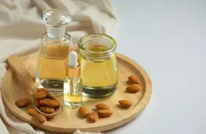 Ilustrasi minyak almond. Foto: Freepik