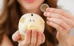 Ilustrasi menabung. Foto: Freepik