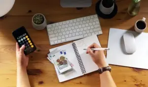 Iluatrasi mengatur keuangan. Foto: Freepik