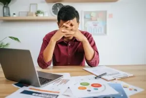 Ilustrasi seseorang yang merasa stress. Foto: Freepik