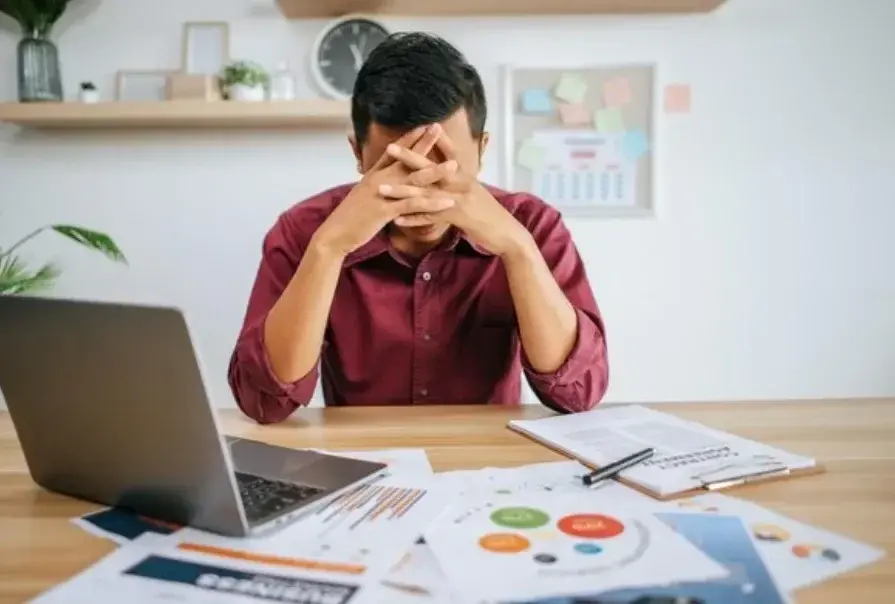 Ilustrasi seseorang yang merasa stress. Foto: Freepik