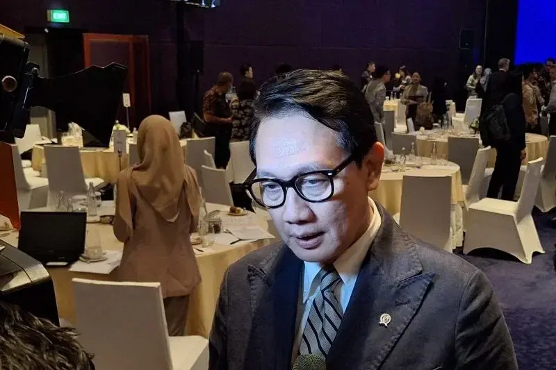 Wakil Menteri Luar Negeri (Wamenlu) RI Arief Havas Oegroseno usai menghadiri acara Business Competitiveness Outlook 2025, di Jakarta, Senin (14/1/2025). ANTARA/Bayu Saputra