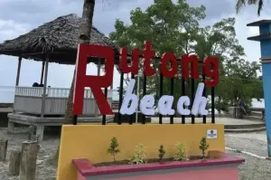 Pantai di Negeri Rutong, Ambon, Maluku. (Antara/Penina Mayaut)