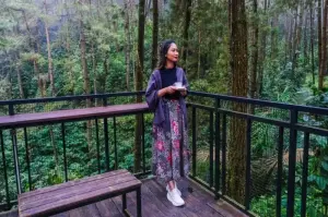 Wakil Menteri Pariwisata (Wamenpar) Ni Luh Puspa menikmati wisata alam DeLoano Glamping yang berada di perbatasan Purworejo (Jawa Tengah) dengan Kabupaten Kulon Progo, Daerah Istimewa Yogyakarta. (ANTARA/HO-Humas Kemenpar)