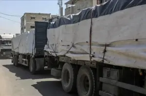 Pengiriman pertama bantuan kemanusiaan Qatar sebanyak 2.600 ton telah memasuki Jalur Gaza melalui perlintasan Erez (Beit Hanoun) pada Senin pagi (27/1), di tengah ribuan warga Palestina yang mulai kembali ke wilayah utara Gaza, demikian menurut pernyataan Kementerian Luar Negeri Qatar. /ANTARA/Anadolu/py