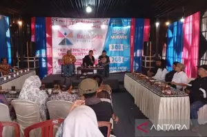 Kegiatan simposium "Dinamika dan Masa Depan Seni Budaya Banyumas" dalam rangka Hari jadi Ke-454 Kabupaten Banyumas di Taman Apung Mas Kemambang, Purwokerto, Kabupaten Banyumas, Jawa Tengah, Jumat (21/2/2025) sore. ANTARA/Sumarwoto