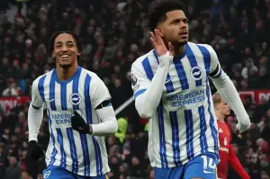 Pemain Brighton, Georginio Rutter (kanan) berselebrasi setelah mencetak gol ke gawang Manchester United saat matchday ke-21 Liga Premier Inggris di Old Trafford, Minggu WIB (20/1/2022). righton menang 3-1 atas MU. ANTARA/X/@OfficialBHAFC (@OfficialBHAFC)