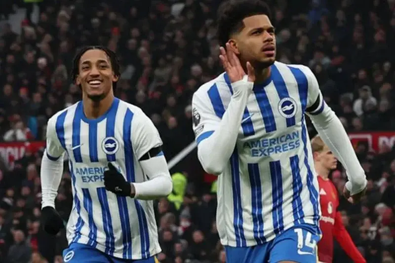 Pemain Brighton, Georginio Rutter (kanan) berselebrasi setelah mencetak gol ke gawang Manchester United saat matchday ke-21 Liga Premier Inggris di Old Trafford, Minggu WIB (20/1/2022). righton menang 3-1 atas MU. ANTARA/X/@OfficialBHAFC (@OfficialBHAFC)