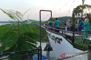 Jahetan Layar, salah satu objek wisata yang memadukan wisata kuliner, pemandangan alam, dan akomodasi di perbukita Desa Kutai Lama, Kecamatan Anggana, Kutai Kartanegara, Kaltim. (ANTARA/ M Ghofar)