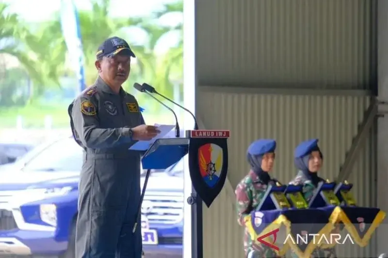 Panglima Komando Operasi Udara Nasional (Pangkoopsudnas) Marsdya TNI Tedi Rizalihadi saat membuka latihan bersama di Hanggar Skadron Udara 15, Lanud Iswahjudi, Madiun, Senin (17/2/2025) ANTARA/Ho-Humas TNI AU.