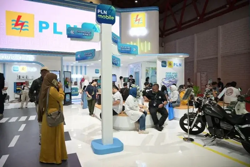 Anjungan dari PLN pada saat ikut serta dalam ajang IIMS 2025. (ANTARA/HO-PLN)