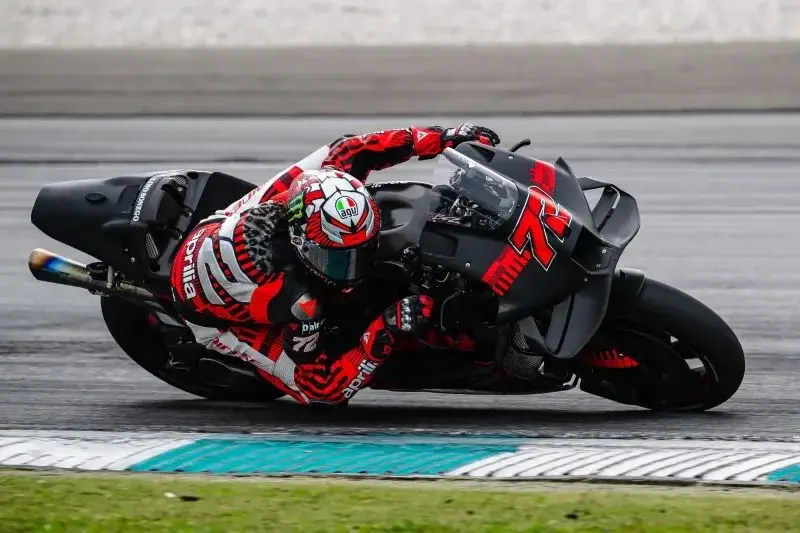 Pembalap Aprilia Racing Marco Bezzecchi bermanuver saat tes pramusim MotoGP di Sirkuit Sepang, Malaysia, Rabu (5/2/2025). (ANTARA/HO-Aprilia Racing) Pembalap Aprilia Racing Marco Bezzecchi bermanuver saat tes pramusim MotoGP di Sirkuit Sepang, Malaysia, Rabu (5/2/2025). (ANTARA/HO-Aprilia Racing)