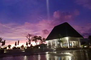 Salah satu restoran hotel di Kawasan Ekonomi Khusus Mandalika yang menjadi lokasi pelaksanaan tradisi Bau Nyale 2025 di Lombok Tengah, Selasa (18/02/2025) (ANTARA/Akhyar Rosidi)